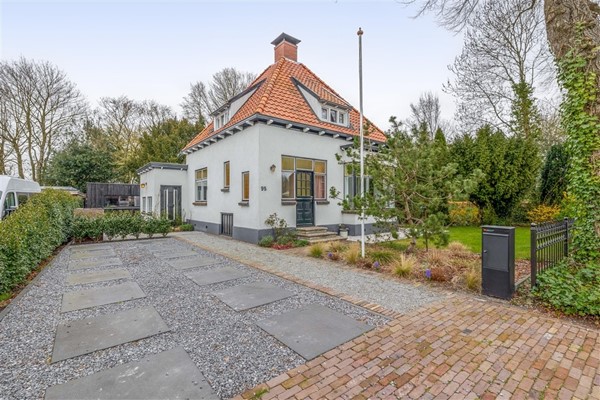Te koop: Sfeer, karakter en een goed onderhouden huis, kom kijken en laat u verrassen! 